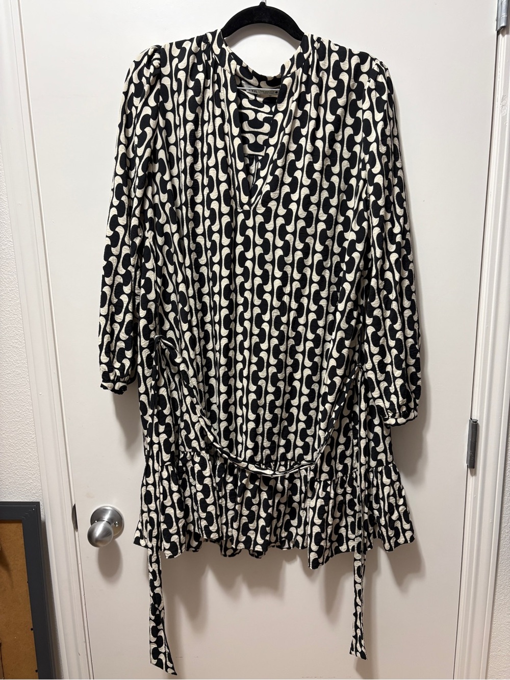 Zara Black and Cream Geometric Mini Dress